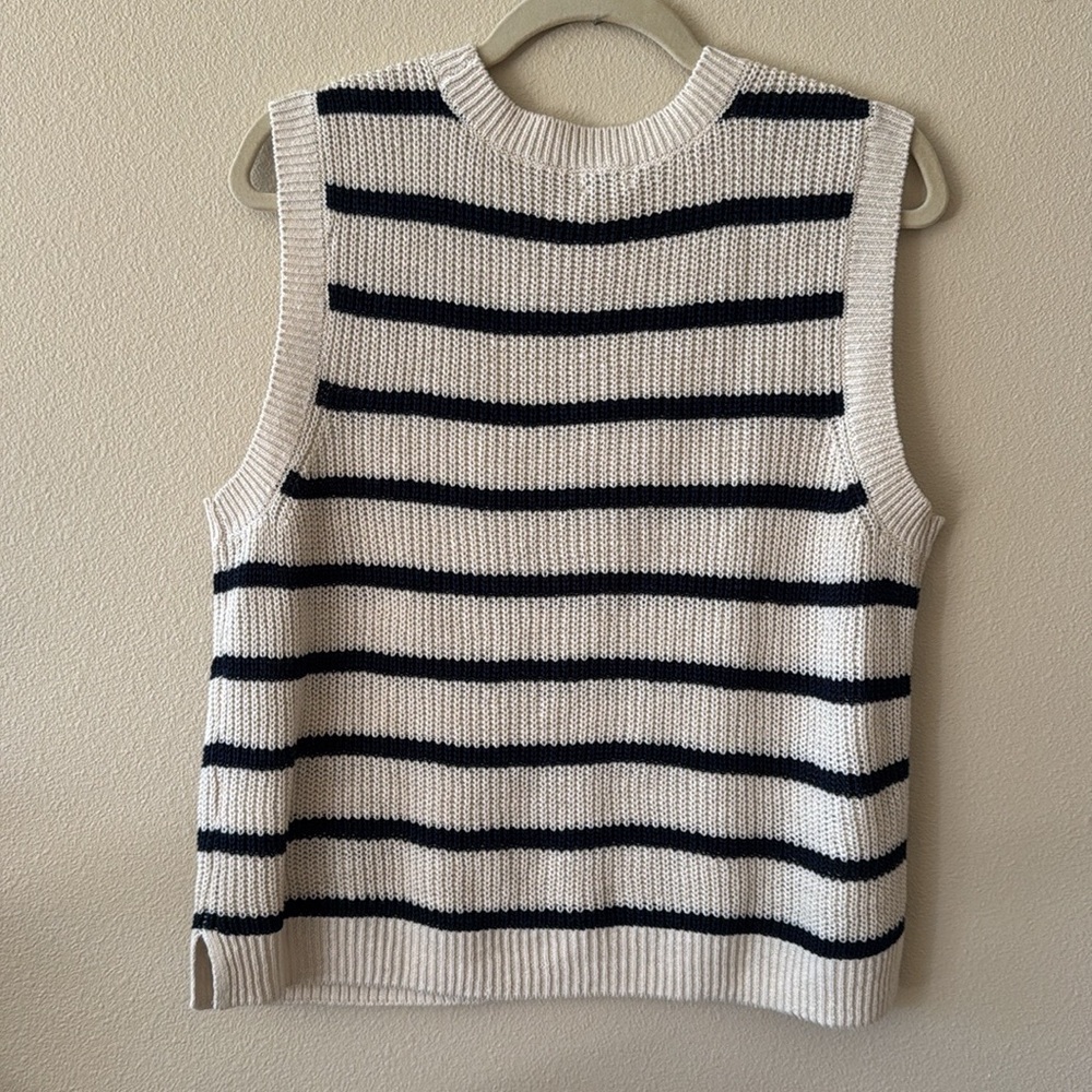 Like New! FAHERTY Miramar Linen Muscle Tank Ivory Navy stripe size Medium - Picture 9 of 11
